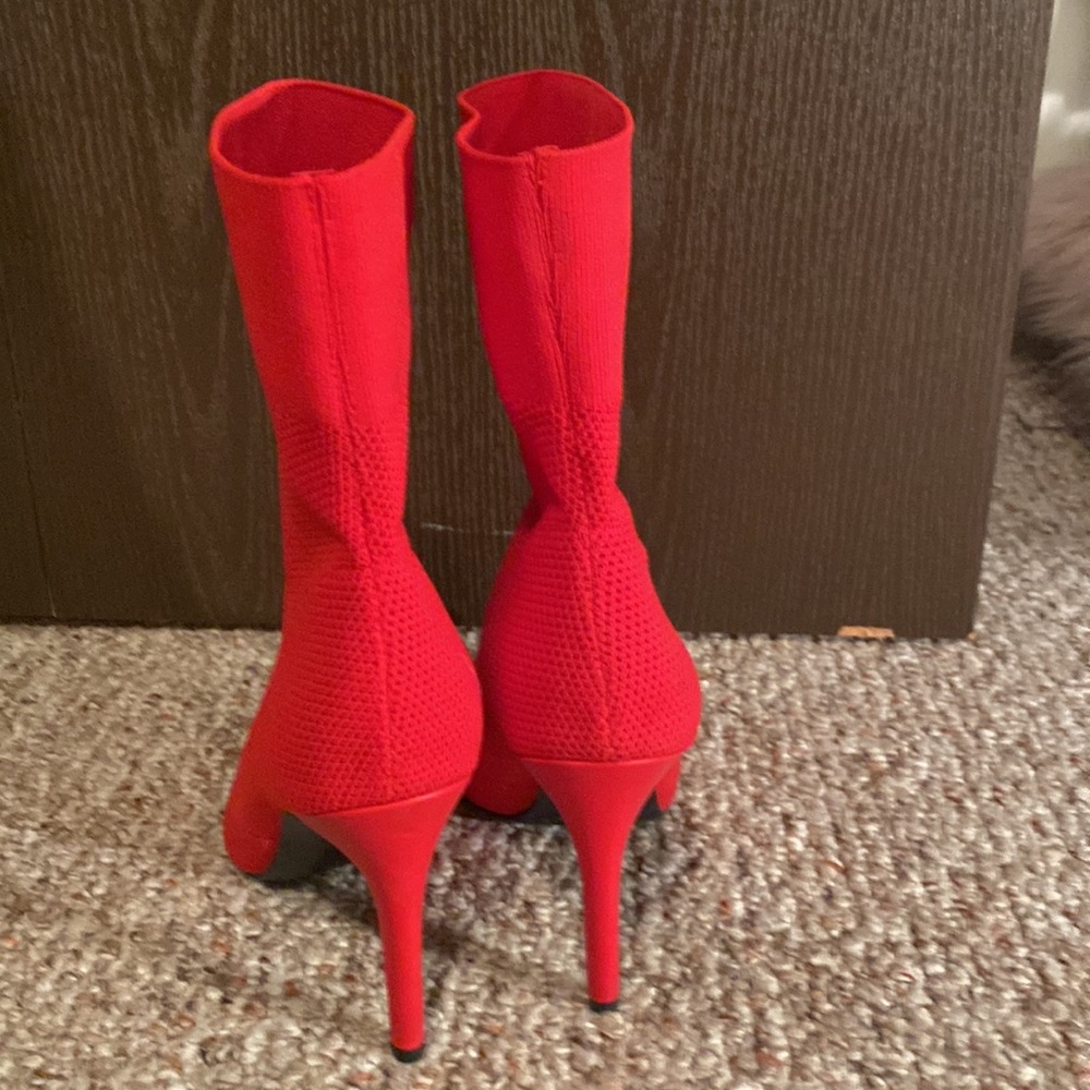 Red heels - Picture 3 of 3